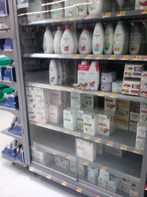 锁住的清洁剂 美国小超市防盗措施背后的社会经济学